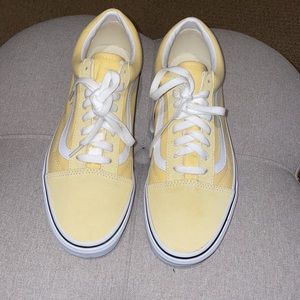 BEAND NEW YELLOW OLD SKOOL VANS